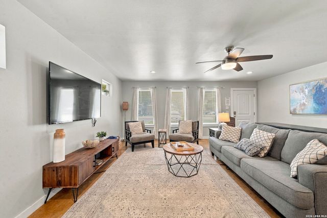 464 Pecan Row, Canyon Lake, TX 78132