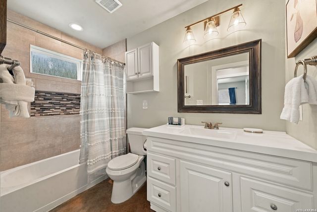 464 Pecan Row, Canyon Lake, TX 78132