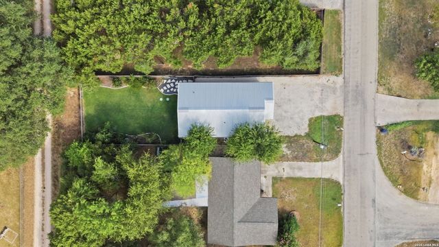 464 Pecan Row, Canyon Lake, TX 78132