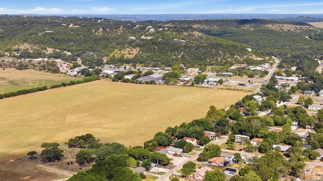 464 Pecan Row, Canyon Lake, TX 78132