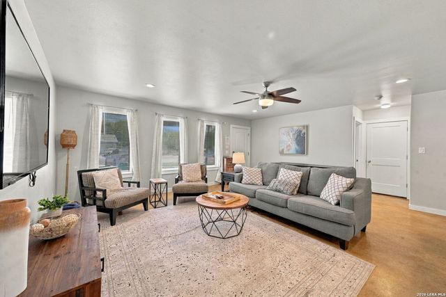 464 Pecan Row, Canyon Lake, TX 78132