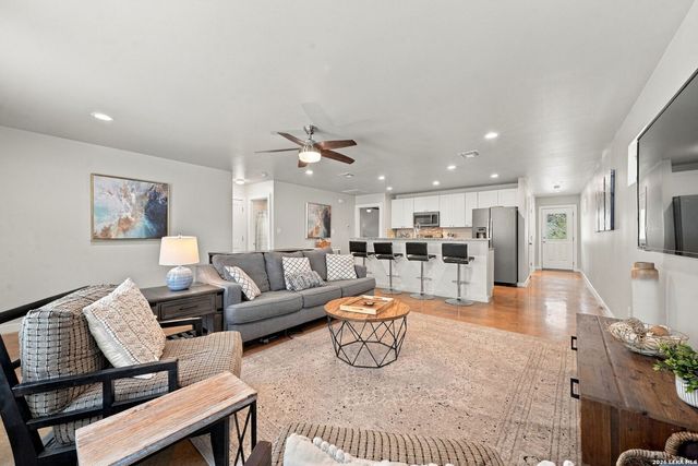 464 Pecan Row, Canyon Lake, TX 78132