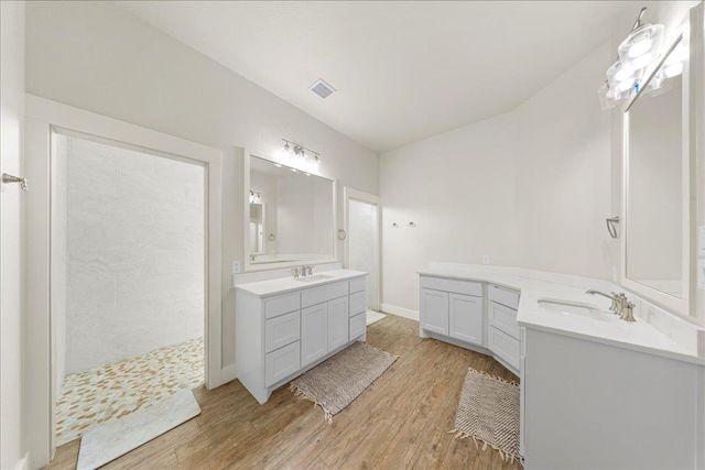 859 N Grimes ST, Giddings, TX 78942