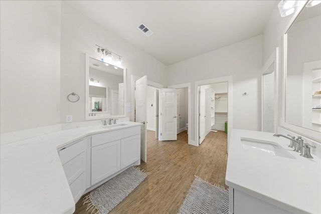 859 N Grimes ST, Giddings, TX 78942
