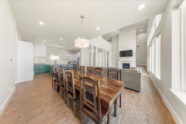 859 N Grimes ST, Giddings, TX 78942