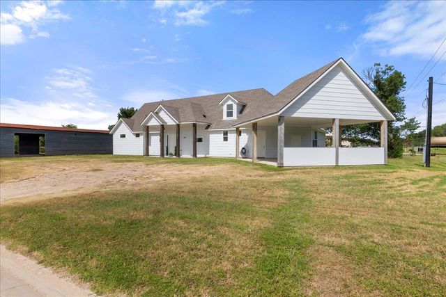 859 N Grimes ST, Giddings, TX 78942