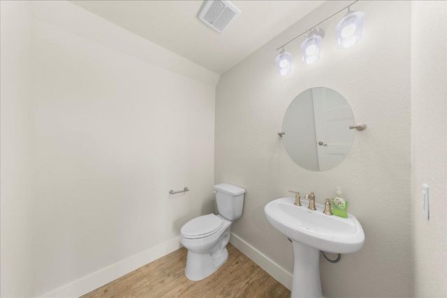 859 N Grimes ST, Giddings, TX 78942