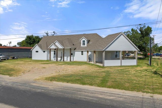 859 N Grimes ST, Giddings, TX 78942