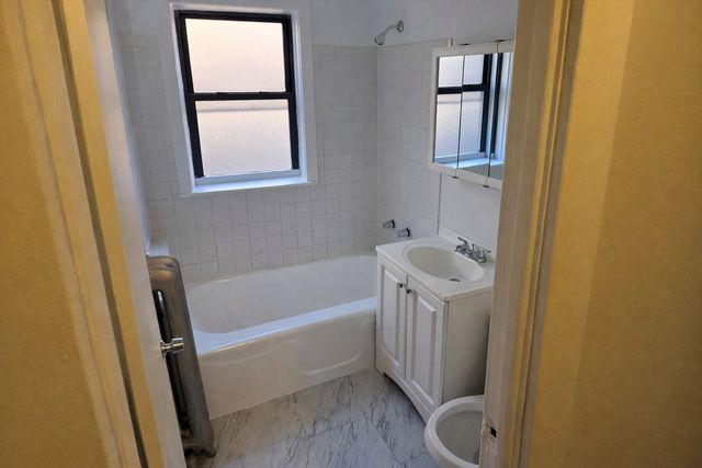 6710 S Merrill Avenue 2W, Chicago, IL 60649