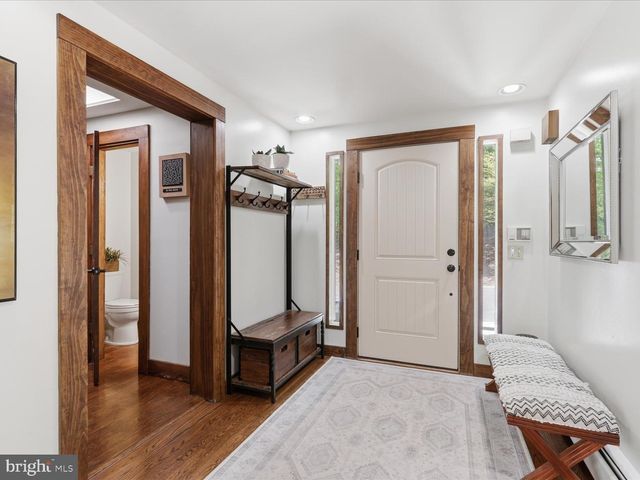 11930 HENDERSON RD, Clifton, VA 20124