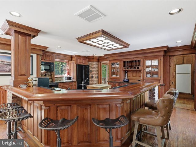 11930 HENDERSON RD, Clifton, VA 20124