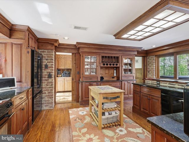 11930 HENDERSON RD, Clifton, VA 20124