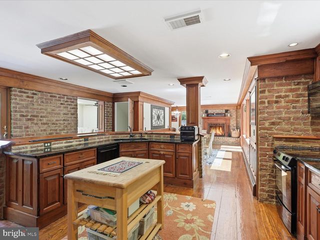 11930 HENDERSON RD, Clifton, VA 20124