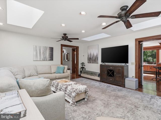 11930 HENDERSON RD, Clifton, VA 20124