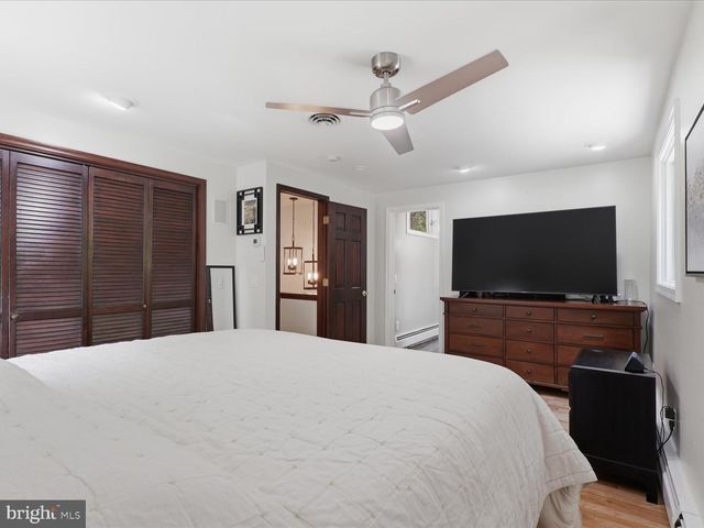 11930 HENDERSON RD, Clifton, VA 20124