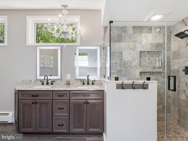 11930 HENDERSON RD, Clifton, VA 20124