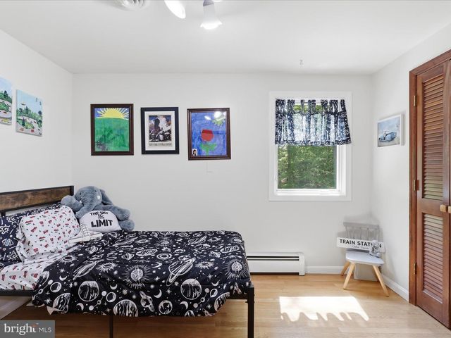 11930 HENDERSON RD, Clifton, VA 20124