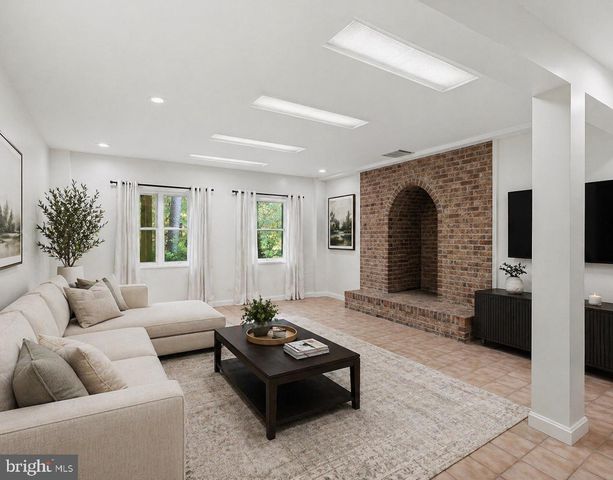 11930 HENDERSON RD, Clifton, VA 20124