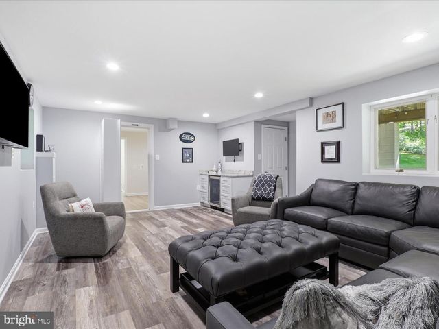11930 HENDERSON RD, Clifton, VA 20124