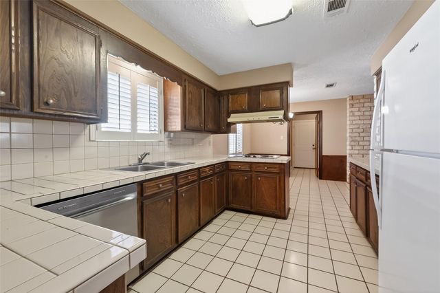 13719 Oakwood Lane, Sugar Land, TX 77498