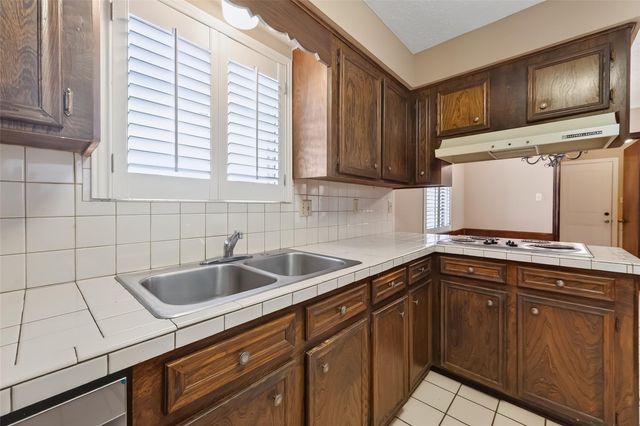 13719 Oakwood Lane, Sugar Land, TX 77498