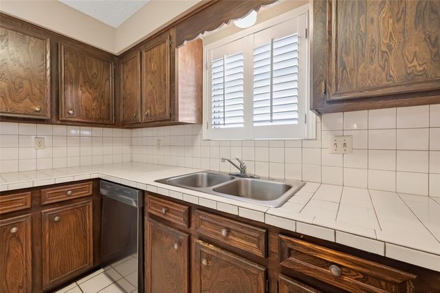 13719 Oakwood Lane, Sugar Land, TX 77498