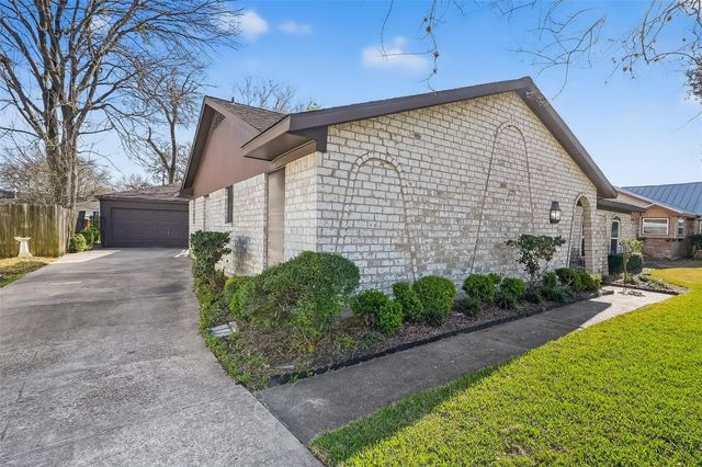13719 Oakwood Lane, Sugar Land, TX 77498