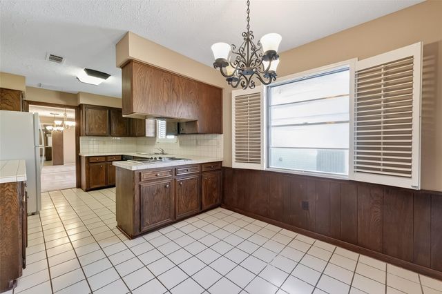 13719 Oakwood Lane, Sugar Land, TX 77498