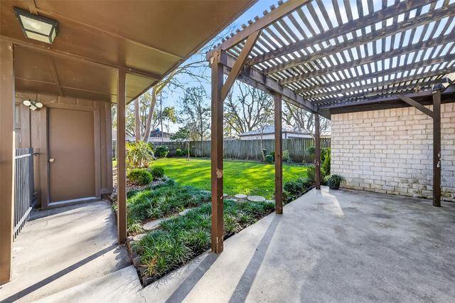 13719 Oakwood Lane, Sugar Land, TX 77498