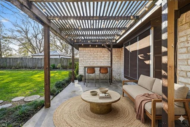 13719 Oakwood Lane, Sugar Land, TX 77498