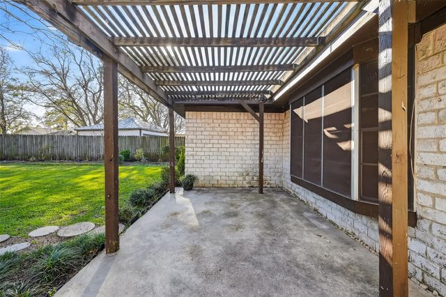 13719 Oakwood Lane, Sugar Land, TX 77498