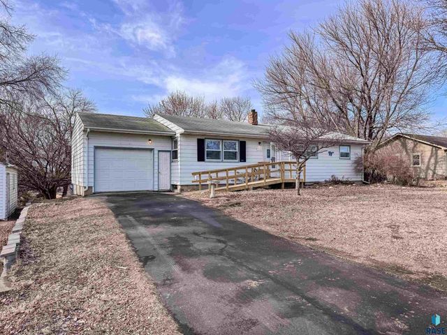 1213 S Splitrock Blvd Boulevard, Brandon, SD 57005