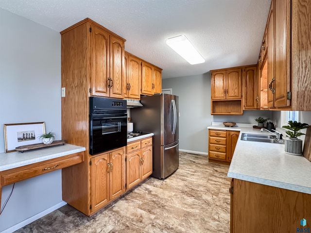 1213 S Splitrock Blvd Boulevard, Brandon, SD 57005