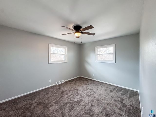 1213 S Splitrock Blvd Boulevard, Brandon, SD 57005