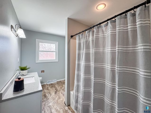 1213 S Splitrock Blvd Boulevard, Brandon, SD 57005