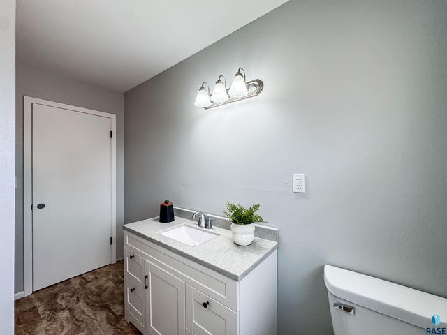 1213 S Splitrock Blvd Boulevard, Brandon, SD 57005