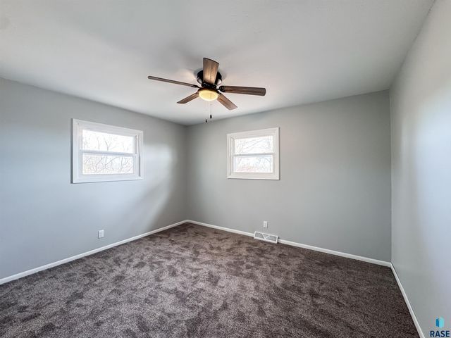 1213 S Splitrock Blvd Boulevard, Brandon, SD 57005