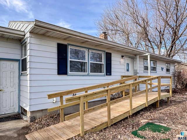 1213 S Splitrock Blvd Boulevard, Brandon, SD 57005