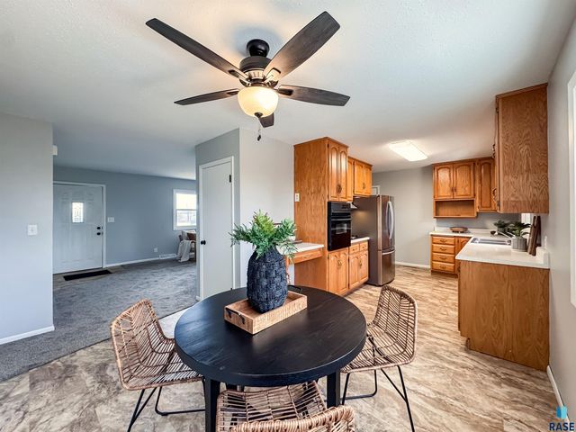 1213 S Splitrock Blvd Boulevard, Brandon, SD 57005