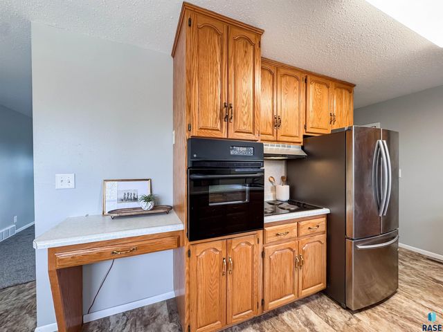 1213 S Splitrock Blvd Boulevard, Brandon, SD 57005