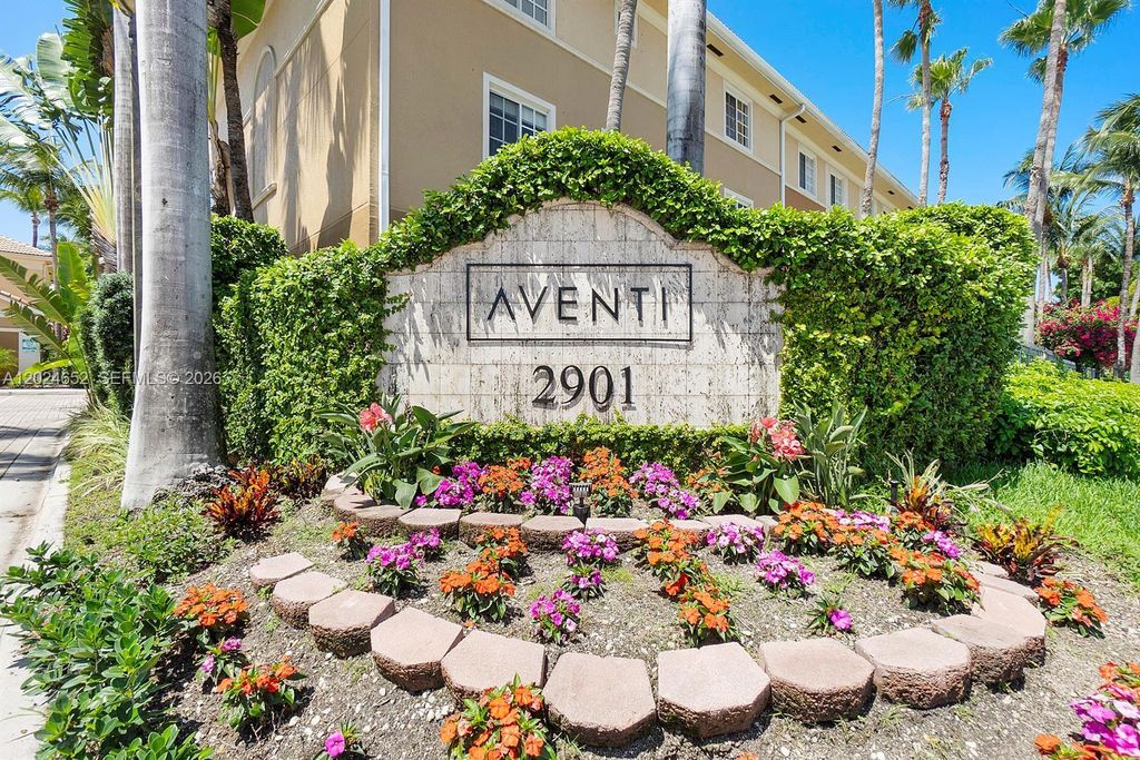 2861 NE 185th St 302, Aventura, FL 33180