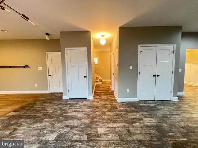 1697 RAVEN DR, Chambersburg, PA 17202