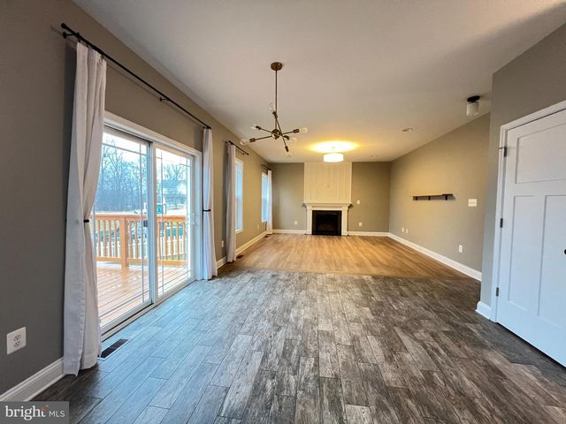 1697 RAVEN DR, Chambersburg, PA 17202