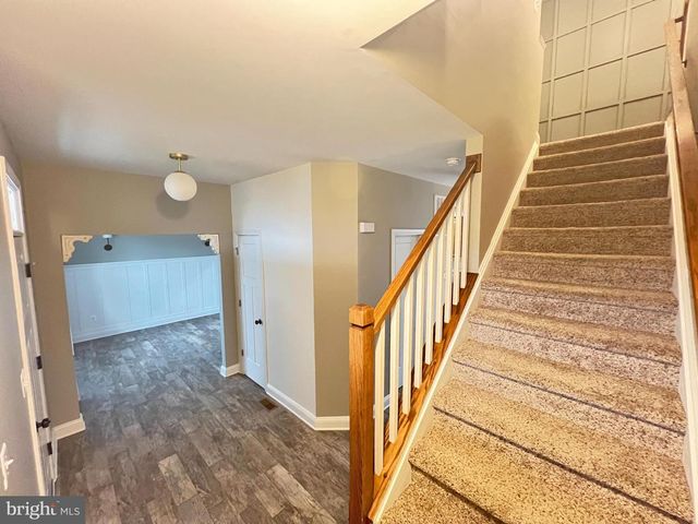 1697 RAVEN DR, Chambersburg, PA 17202