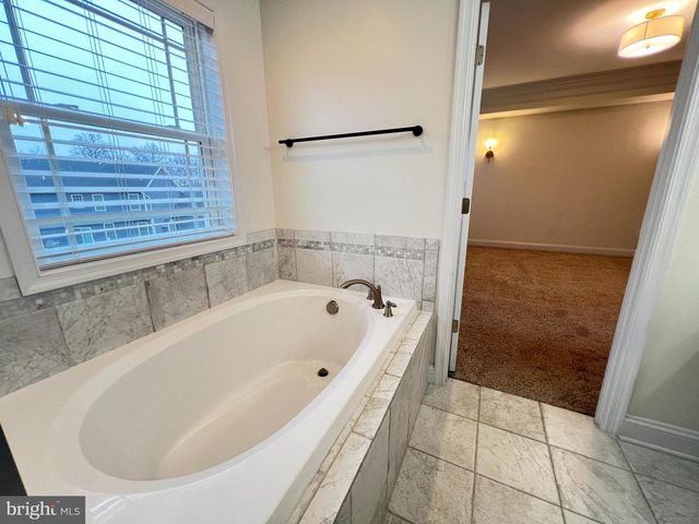 1697 RAVEN DR, Chambersburg, PA 17202