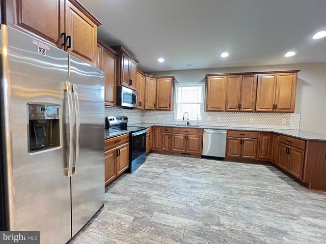 1697 RAVEN DR, Chambersburg, PA 17202