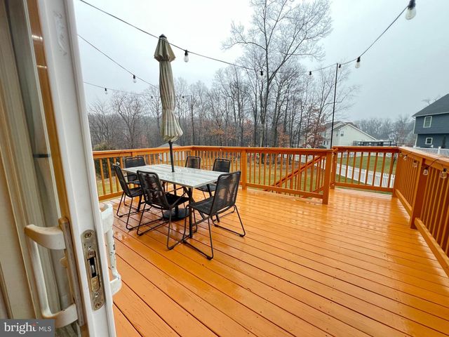 1697 RAVEN DR, Chambersburg, PA 17202