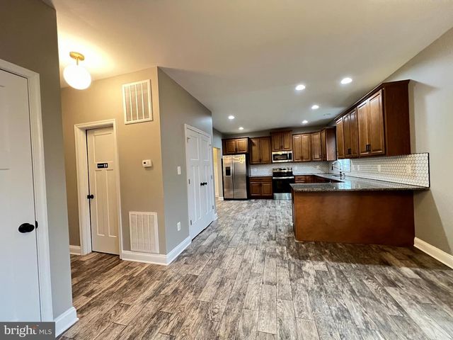 1697 RAVEN DR, Chambersburg, PA 17202