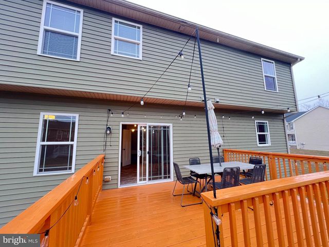 1697 RAVEN DR, Chambersburg, PA 17202