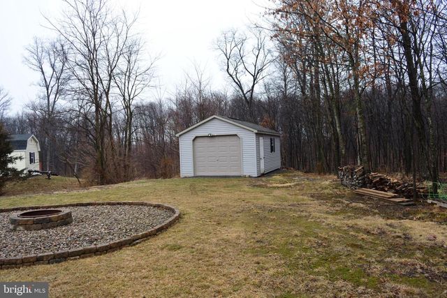 1697 RAVEN DR, Chambersburg, PA 17202